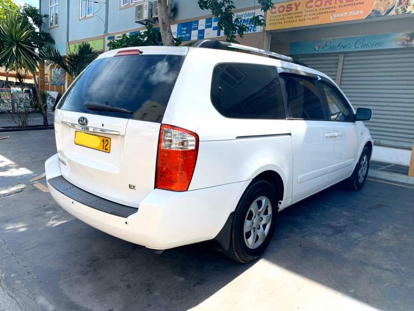 kia carnival 6seater year 2012 for sale  - 1 - Family Cars  on Aster Vender