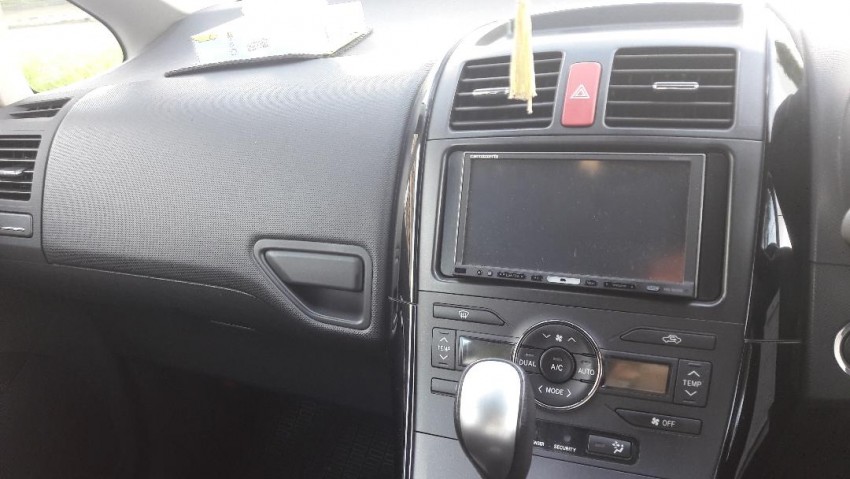 Toyota Auris 1500 cc for sale (Year 2010 - Mileage 36000 km) (Call after 6 p.m or WhatsApp) - PRICE NEGOTIABLE - 2 - Luxury Cars  on Aster Vender