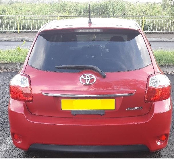 Toyota Auris 1500 cc for sale (Year 2010 - Mileage 36000 km) (Call after 6 p.m or WhatsApp) - PRICE NEGOTIABLE - 3 - Luxury Cars  on Aster Vender