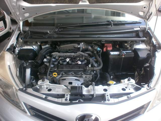 TOYOTA VITZ - 2 - Luxury Cars  on Aster Vender