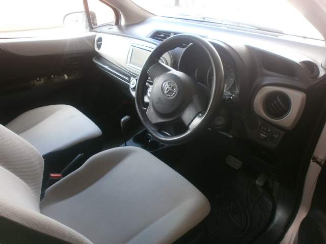 TOYOTA VITZ - 1 - Luxury Cars  on Aster Vender