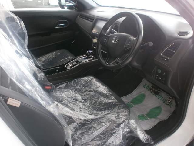 Honda Vezel Rs Sensing Yr 2017 - 3 - SUV Cars  on Aster Vender