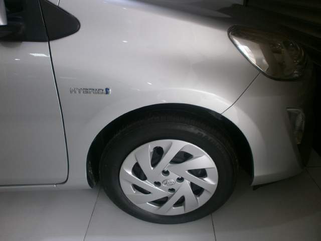 TOYOTA AQUA - 3 - Family Cars  on Aster Vender