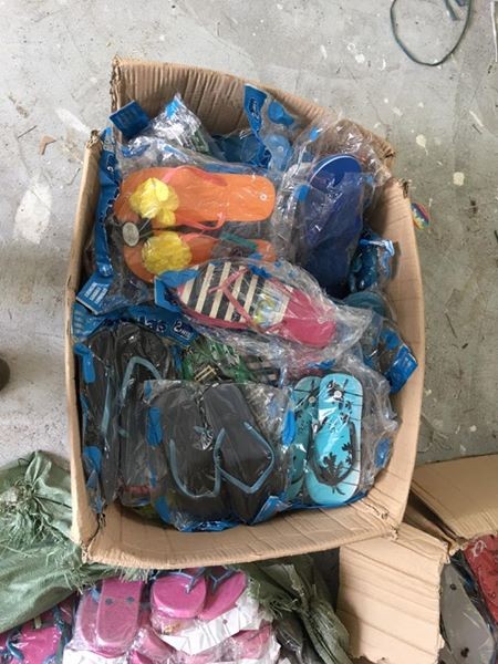 A vendre savatte en gros par boite - Rs 15 piece. Ideal pour Marchand ambulant et magazin  - 2 - Slippers  on Aster Vender