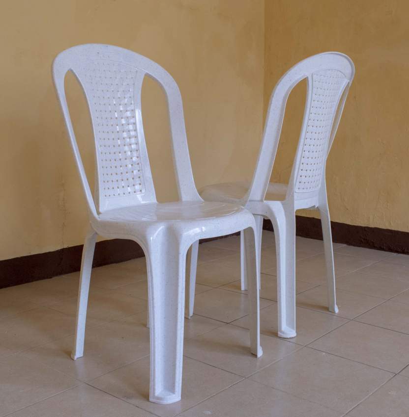 Un lot de 100 chaises blanches  - 0 - Events  on Aster Vender