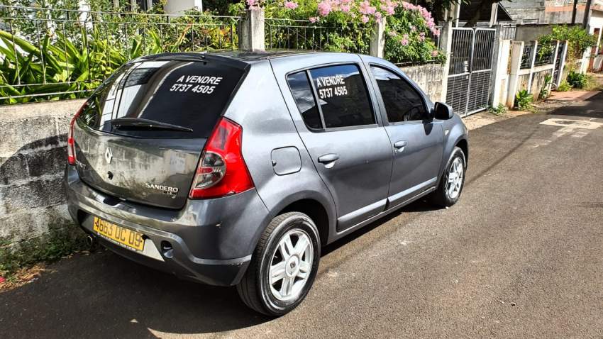 Renault Sandero '09 - 0 - Compact cars  on Aster Vender