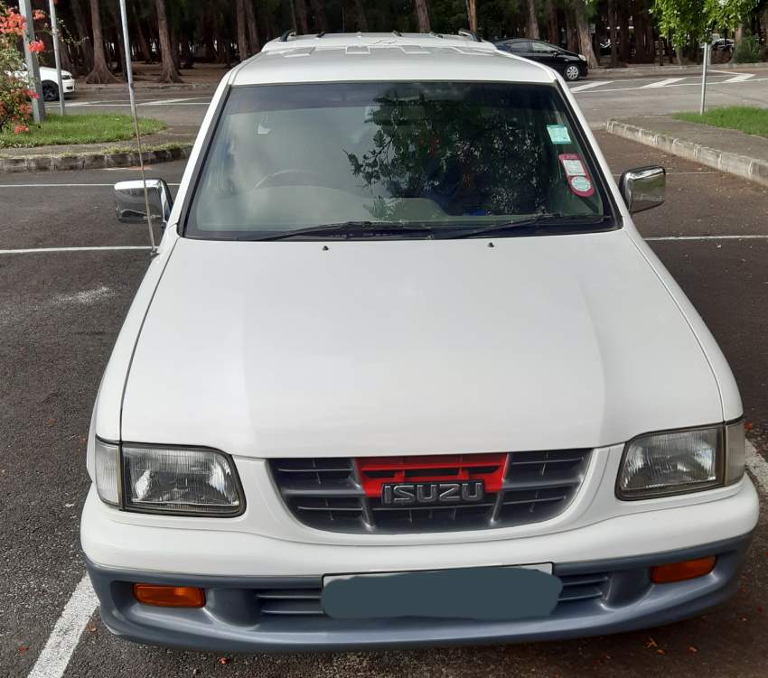 ISUZU LS - JAPAN - 3 - Pickup trucks (4x4 & 4x2)  on Aster Vender