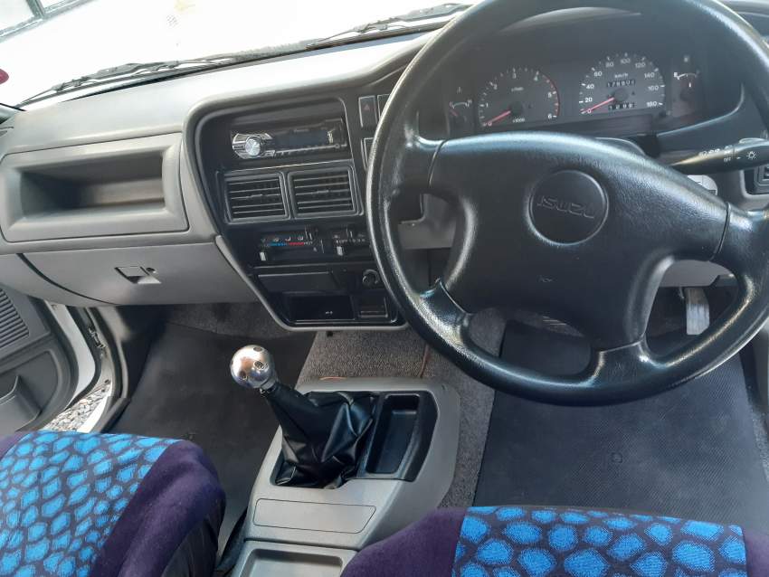 ISUZU LS - JAPAN - 1 - Pickup trucks (4x4 & 4x2)  on Aster Vender