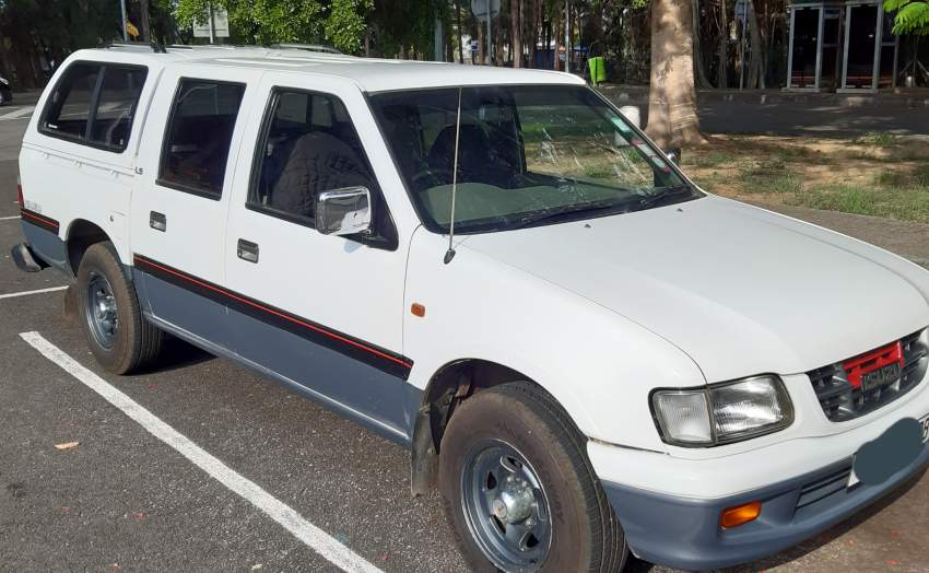 ISUZU LS - JAPAN - 5 - Pickup trucks (4x4 & 4x2)  on Aster Vender