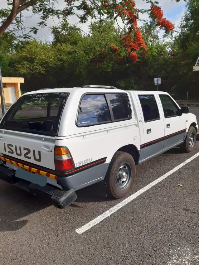 ISUZU LS - JAPAN - 4 - Pickup trucks (4x4 & 4x2)  on Aster Vender