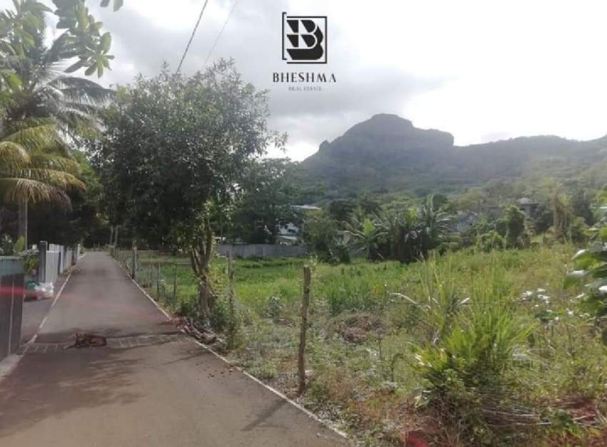 House for sale in Creve Coeur near a River @ Rs 2,500,000 - 5 - Land  on Aster Vender