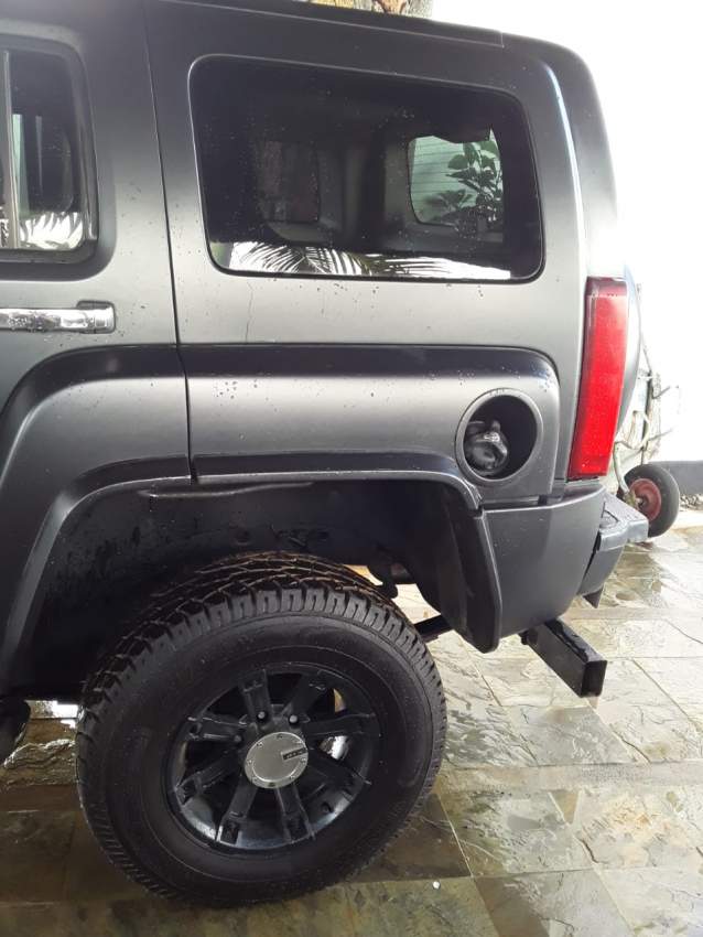 Vente d'un magnifique Hummer Noir Matte - 3 - Luxury Cars  on Aster Vender