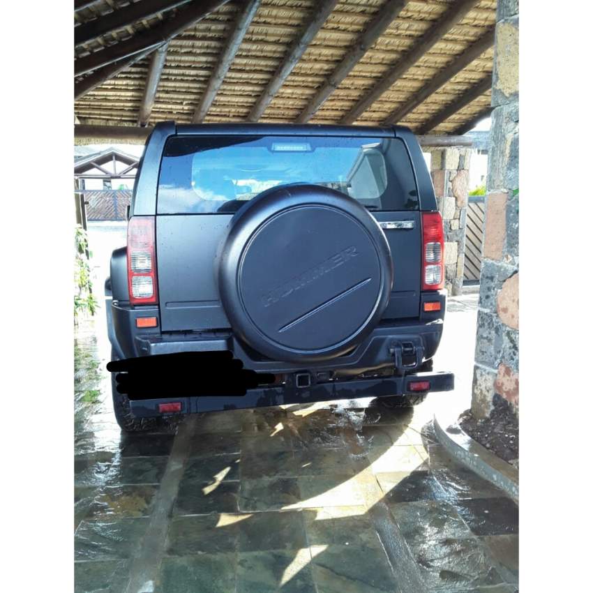 Vente d'un magnifique Hummer Noir Matte - 1 - Luxury Cars  on Aster Vender