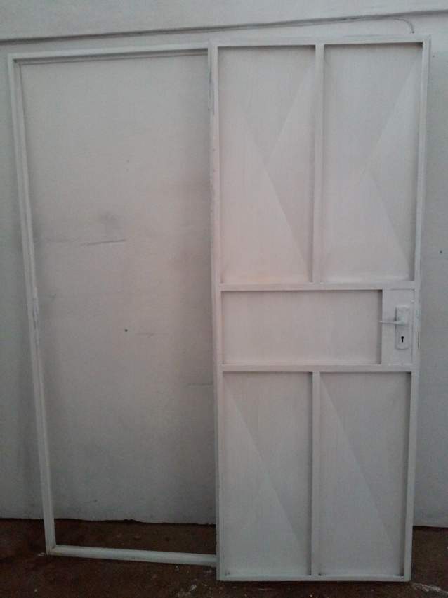 PORTE EN MÉTAL - 1M95 X 75CM  - 2 - Garden Furniture  on Aster Vender