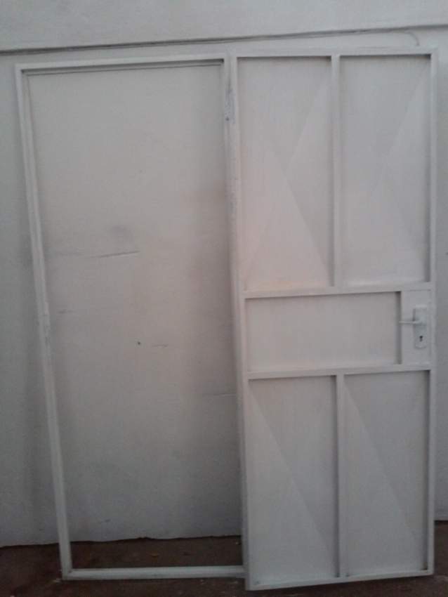 PORTE EN MÉTAL - 1M95 X 75CM  - 1 - Garden Furniture  on Aster Vender