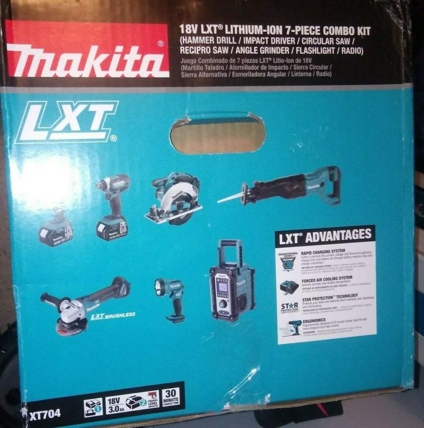 Makita XT1501 18V LXT LithiumIon Cordless 15Piece Combo Kit (3....