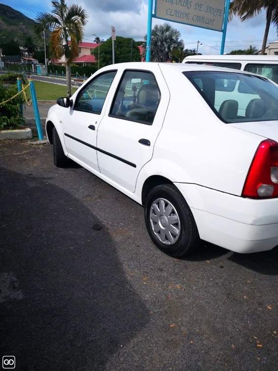 Renault Logan 2008 - 1 - Family Cars  on Aster Vender