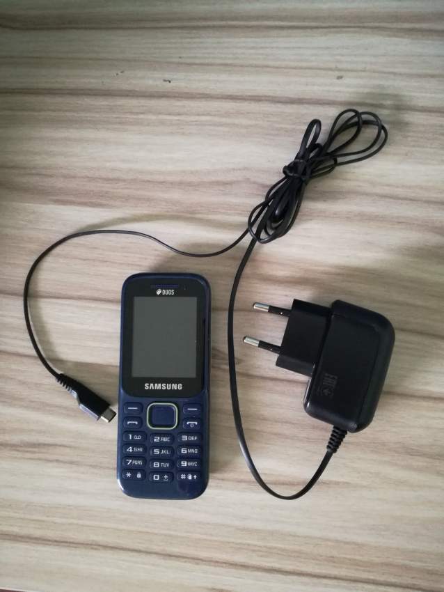 Samsung phone - 0 - Other phones  on Aster Vender