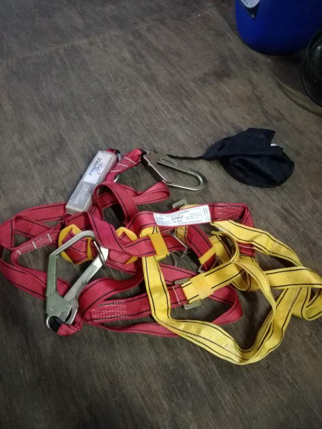 Full body harness on Aster Vender