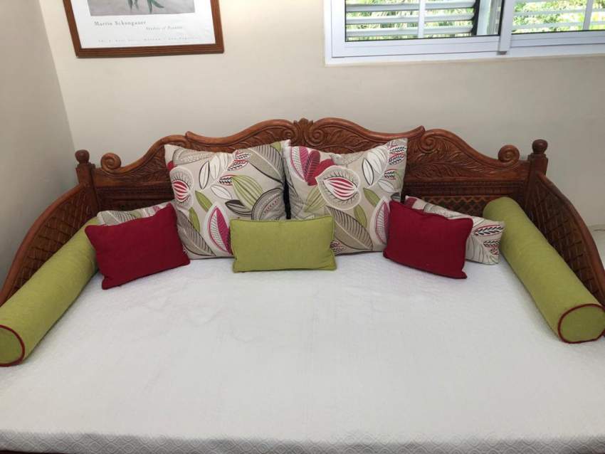 HAND CARVED TEAK INDIAN "GADDI" DAY/SUN BED Aster Vender Bedro...