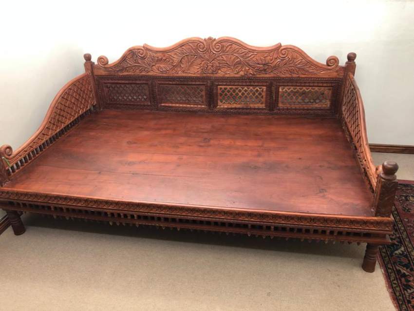 HAND CARVED TEAK INDIAN "GADDI" DAY/SUN BED Aster Vender Bedro...