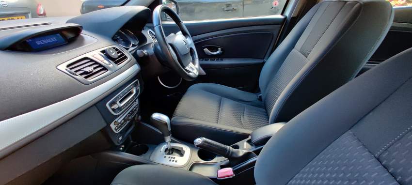 Renault Fluence 2011 - 3 - Family Cars  on Aster Vender