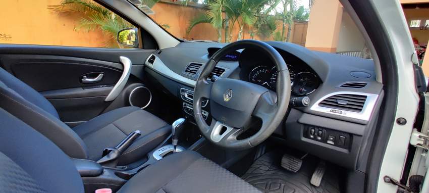 Renault Fluence 2011 - 4 - Family Cars  on Aster Vender