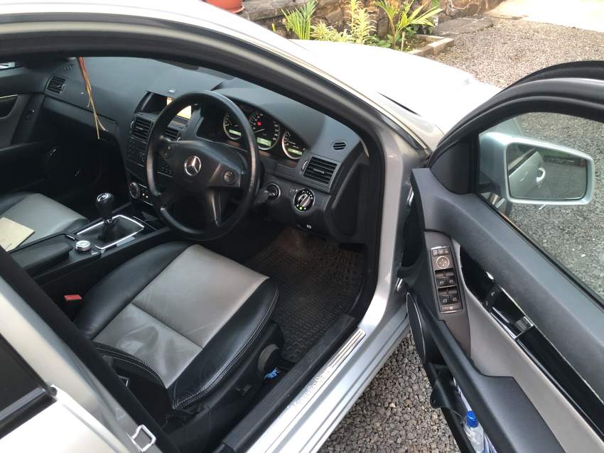 2009 Mercedes-Benz c180 Kompressor - 3 - Luxury Cars  on Aster Vender