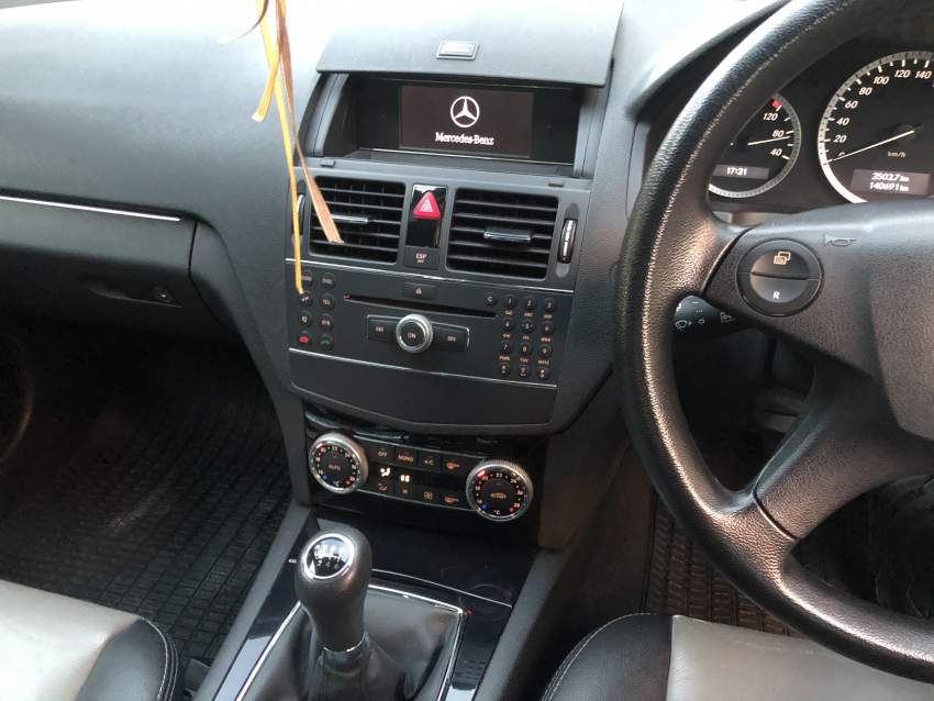 2009 Mercedes-Benz c180 Kompressor - 4 - Luxury Cars  on Aster Vender