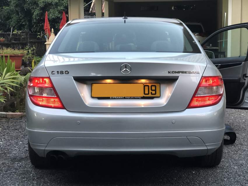 2009 Mercedes-Benz c180 Kompressor - 6 - Luxury Cars  on Aster Vender
