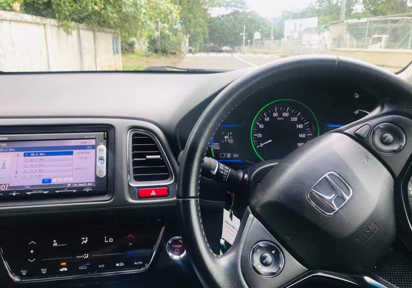 HONDA VEZEL (2014) - 2 - SUV Cars  on Aster Vender