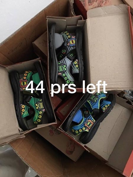 A vendre savatte en gros par boite - Rs 90 piece. Ideal pour Marchand ambulant et magazin - 1 - Slippers  on Aster Vender