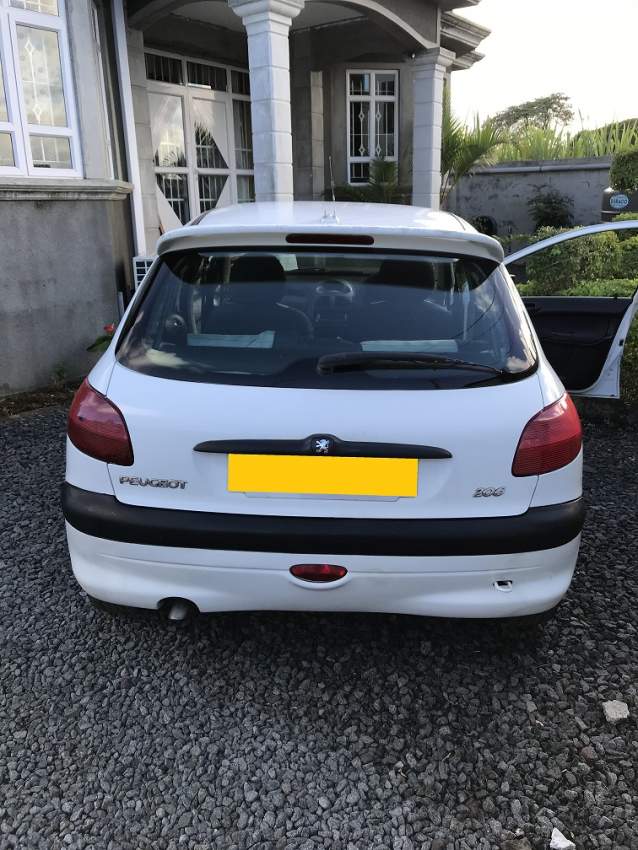 PEUGEOT - 2 - Family Cars  on Aster Vender