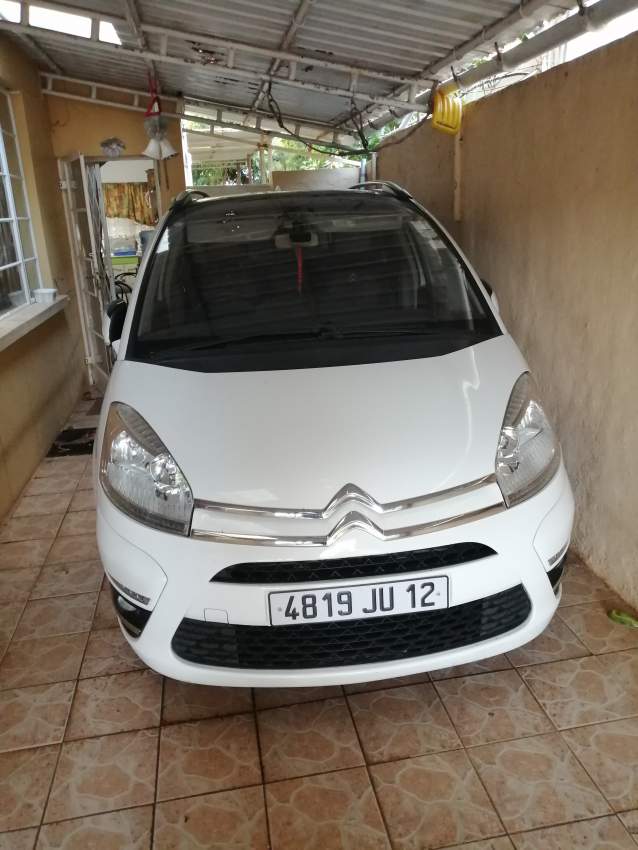 Citroen C4 Grand Picasso - 1 - Family Cars  on Aster Vender