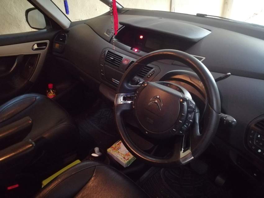 Citroen C4 Grand Picasso - 2 - Family Cars  on Aster Vender