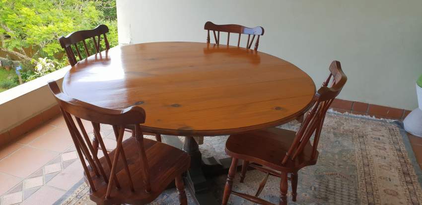 Table and 4 chairs on Aster Vender