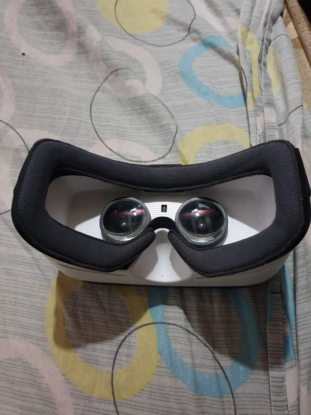 Gear VR + Gear VR Controller - 2 - Other phone accessories  on Aster Vender