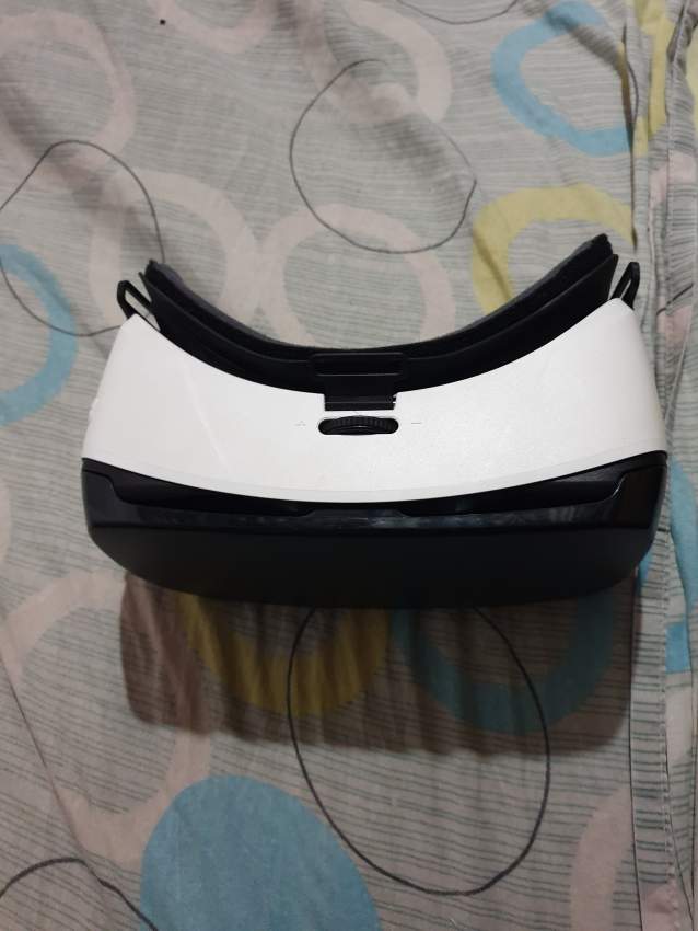 Gear VR + Gear VR Controller - 3 - Other phone accessories  on Aster Vender