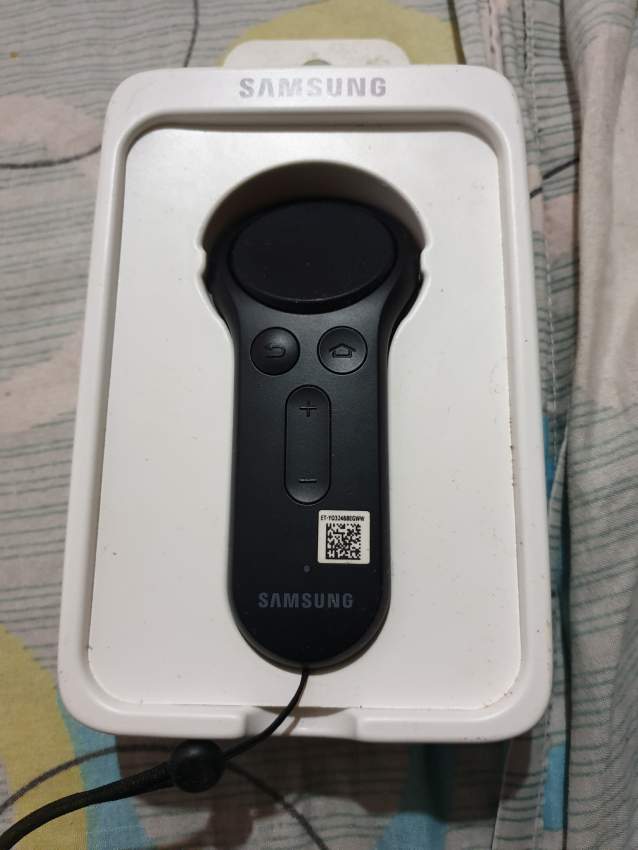 Gear VR + Gear VR Controller - 7 - Other phone accessories  on Aster Vender