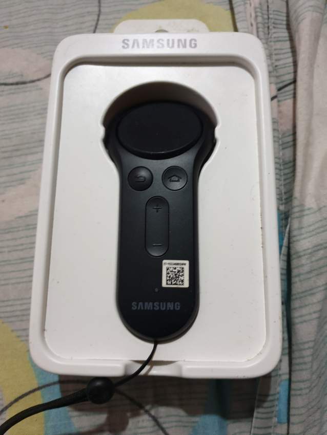 Gear VR + Gear VR Controller - 8 - Other phone accessories  on Aster Vender