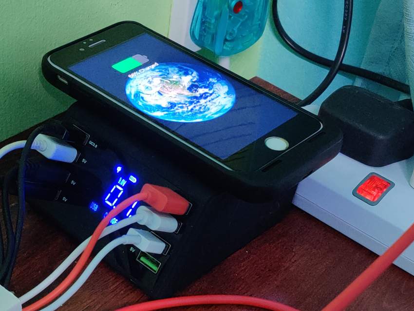 CHARGING CASE FOR IPHONE - 1 - Mobile phone batteries  on Aster Vender