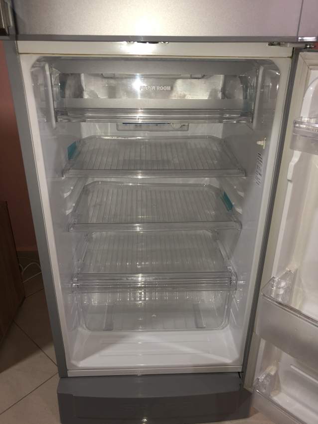 Refrigerator 180L  - 2 - Kitchen appliances  on Aster Vender
