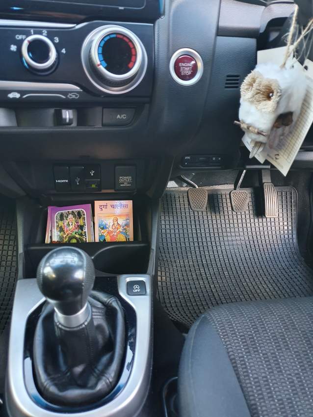 Honda Fit (Manual Transmission) 2014 - 4 - Compact cars  on Aster Vender