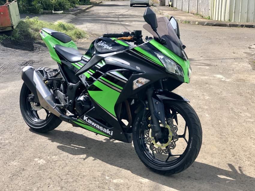 kawasaki ninja 300 - 1 - Sports Bike  on Aster Vender