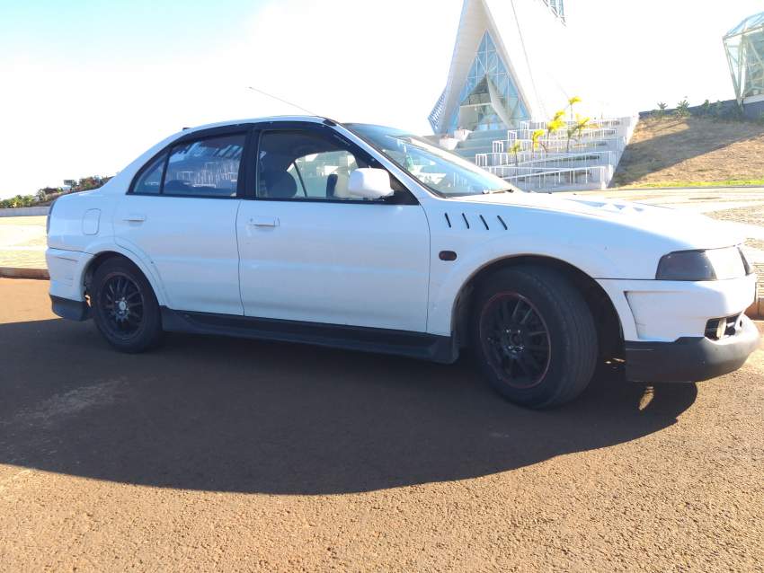 Mitsubishi Lancer Year 1998 - 1 - Compact cars  on Aster Vender