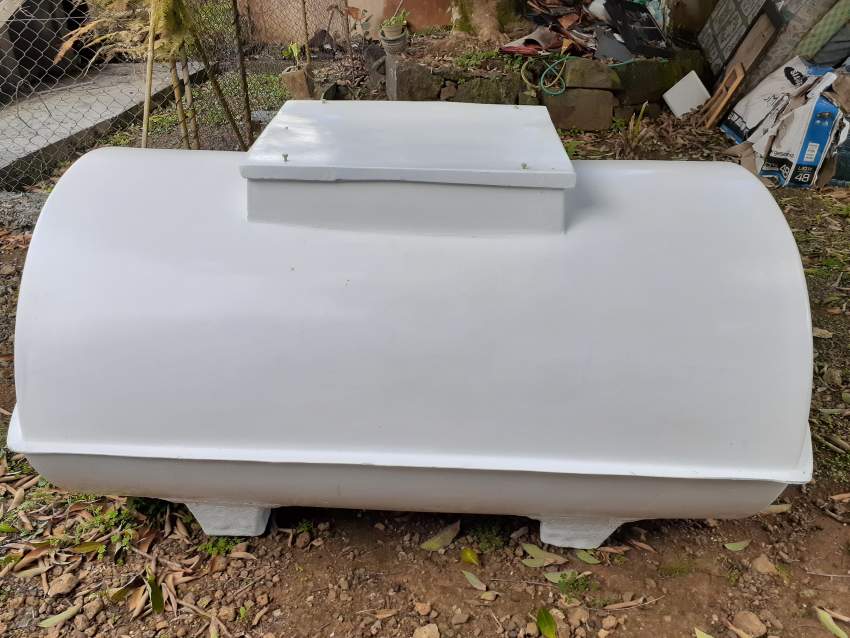 Tank de l'eau 2000 ltrs - 1 - Other services  on Aster Vender