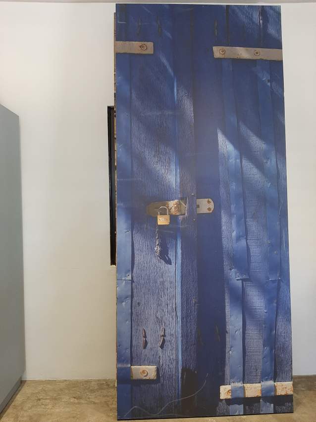 Office desk and picture frames - 2 - Others  on Aster Vender