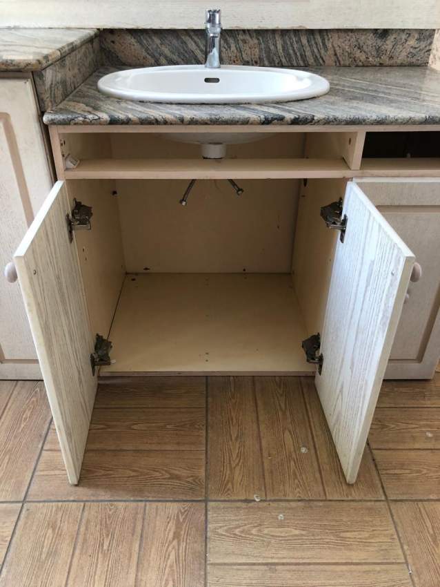 Ameublement salle de bain  - 1 - Bathroom  on Aster Vender