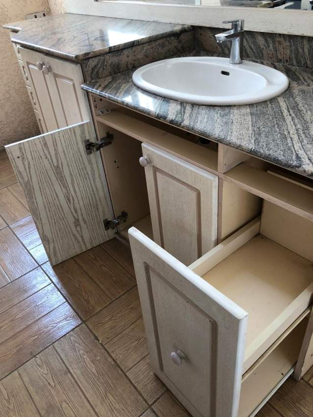 Ameublement salle de bain  - 2 - Bathroom  on Aster Vender