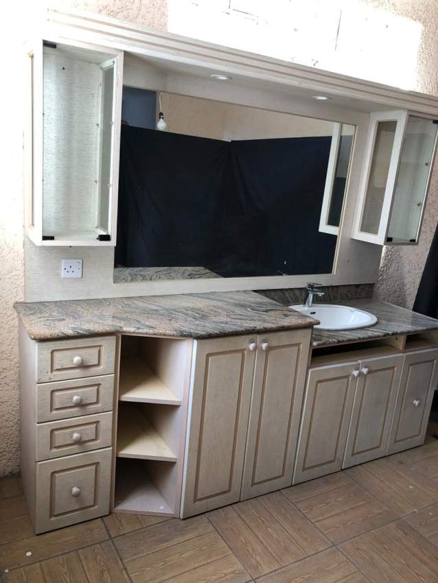 Ameublement salle de bain  - 5 - Bathroom  on Aster Vender